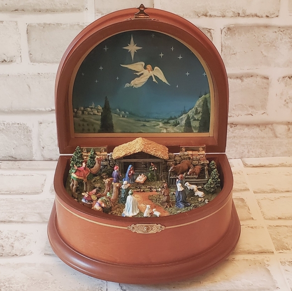 Danbury Mint Other - Danbury Mint The Nativity Music Box Silent Night